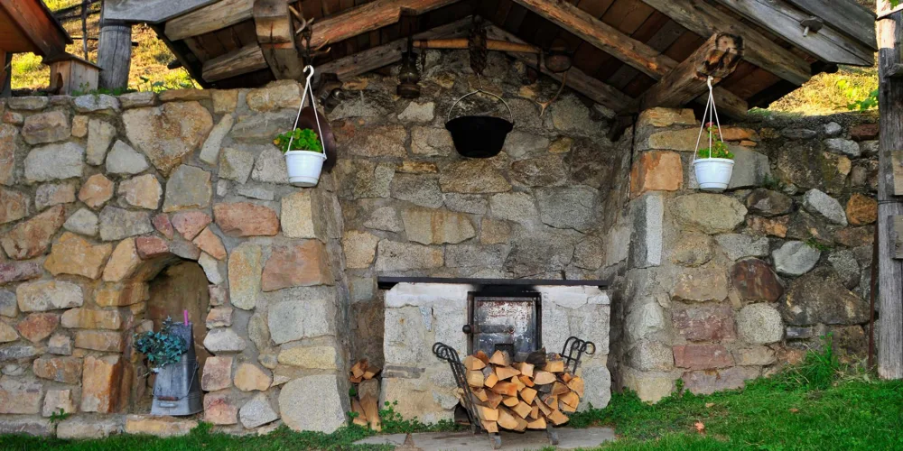 Garten mit Grillmöglichkeit Ferienwohnung Völlan