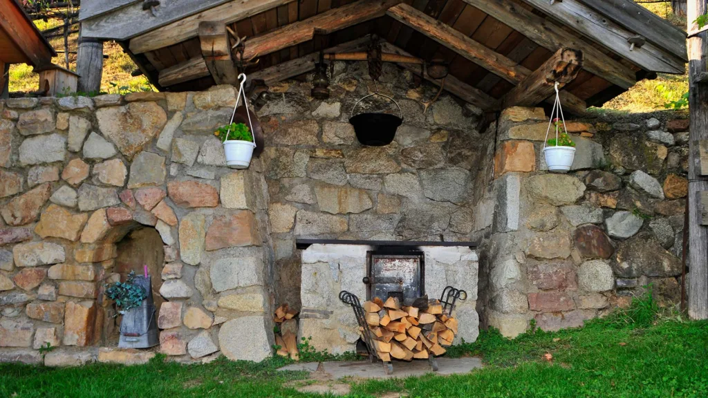 Garten mit Grillmöglichkeit Ferienwohnung Völlan